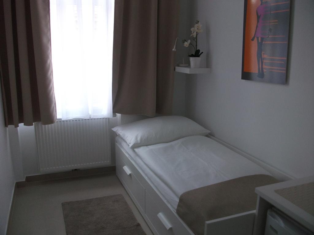 Ch-Vienna City Rooms Room photo