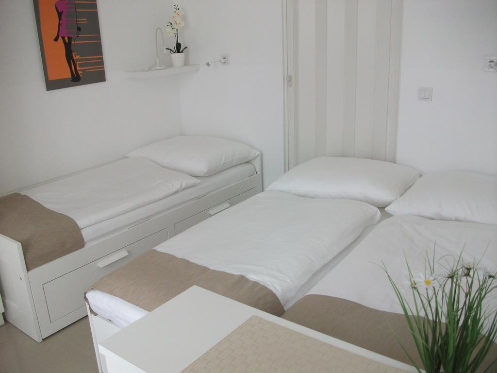 Ch-Vienna City Rooms Room photo